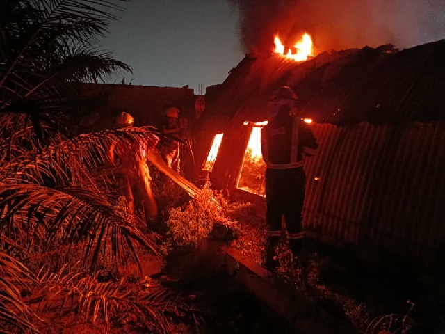 GNFS brings Ashaiman Golf City warehouse fire under control, saves adjoining facilities Ashaiman Gulf City fire